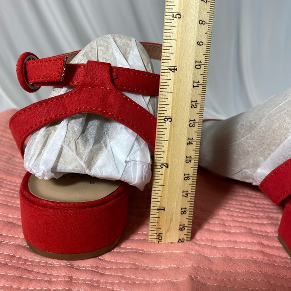 Red a . nee . day sandal, size 9.5 - Picture 5 of 8
